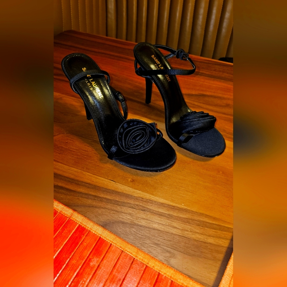 Women designer high heel 👠 shoes.
